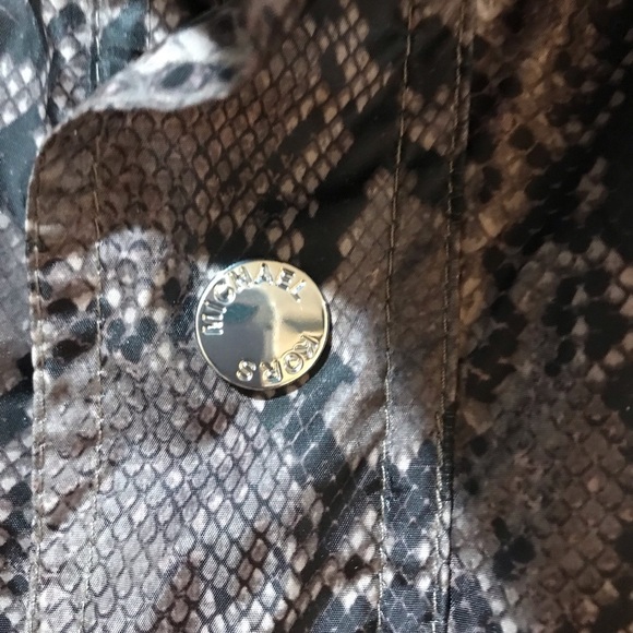 ▪️MICHAEL KORS Rain Coat - Picture 7 of 15